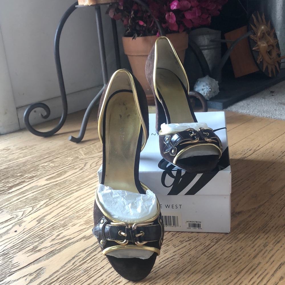 Suede open toe brown gold Nine West heels